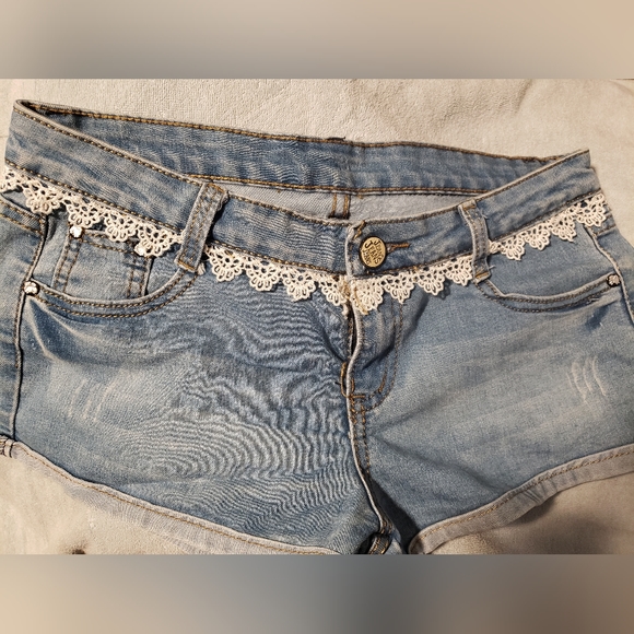 Jeans Jeans Jeans Blue Denim Jean Shorts Lace Trim Belted Border & Pockets Cute - Picture 3 of 6